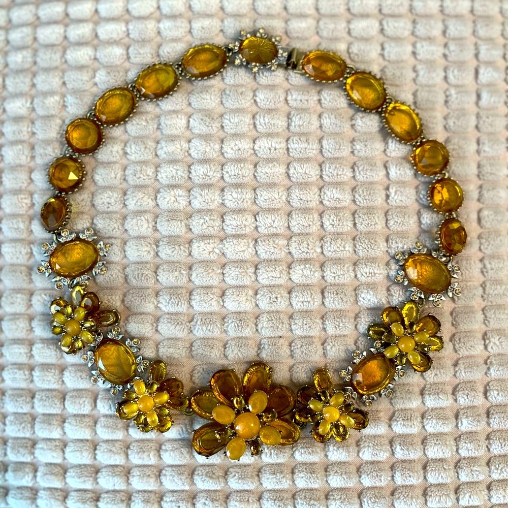 💎 Banana Republic Elegant Gold Floral Necklace